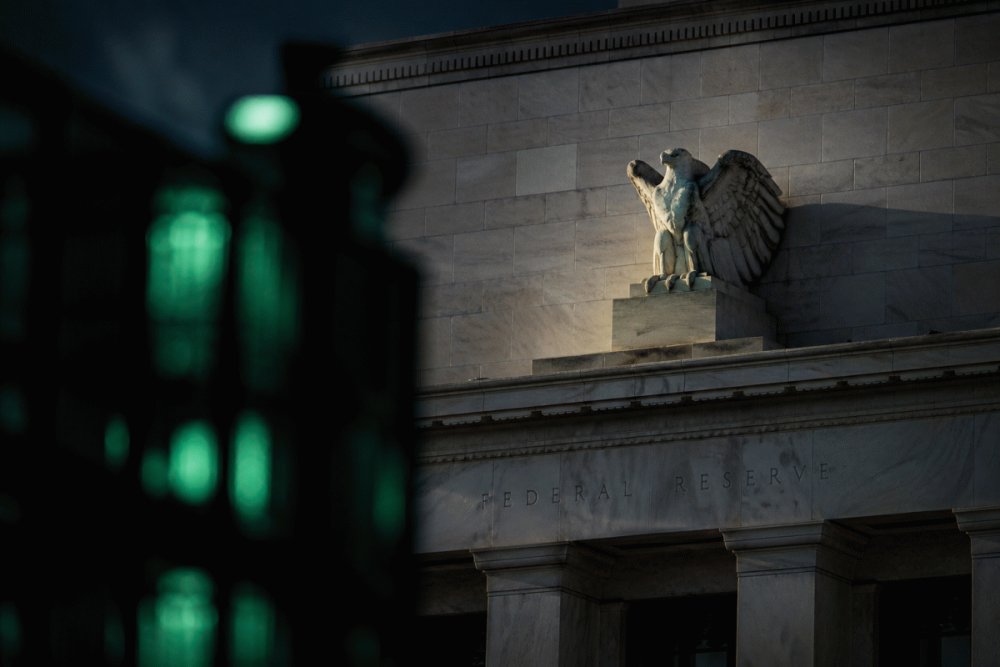 Rupiah Melemah, Tertekan Potensi Kenaikan Suku Bunga The Fed & Inflasi AS